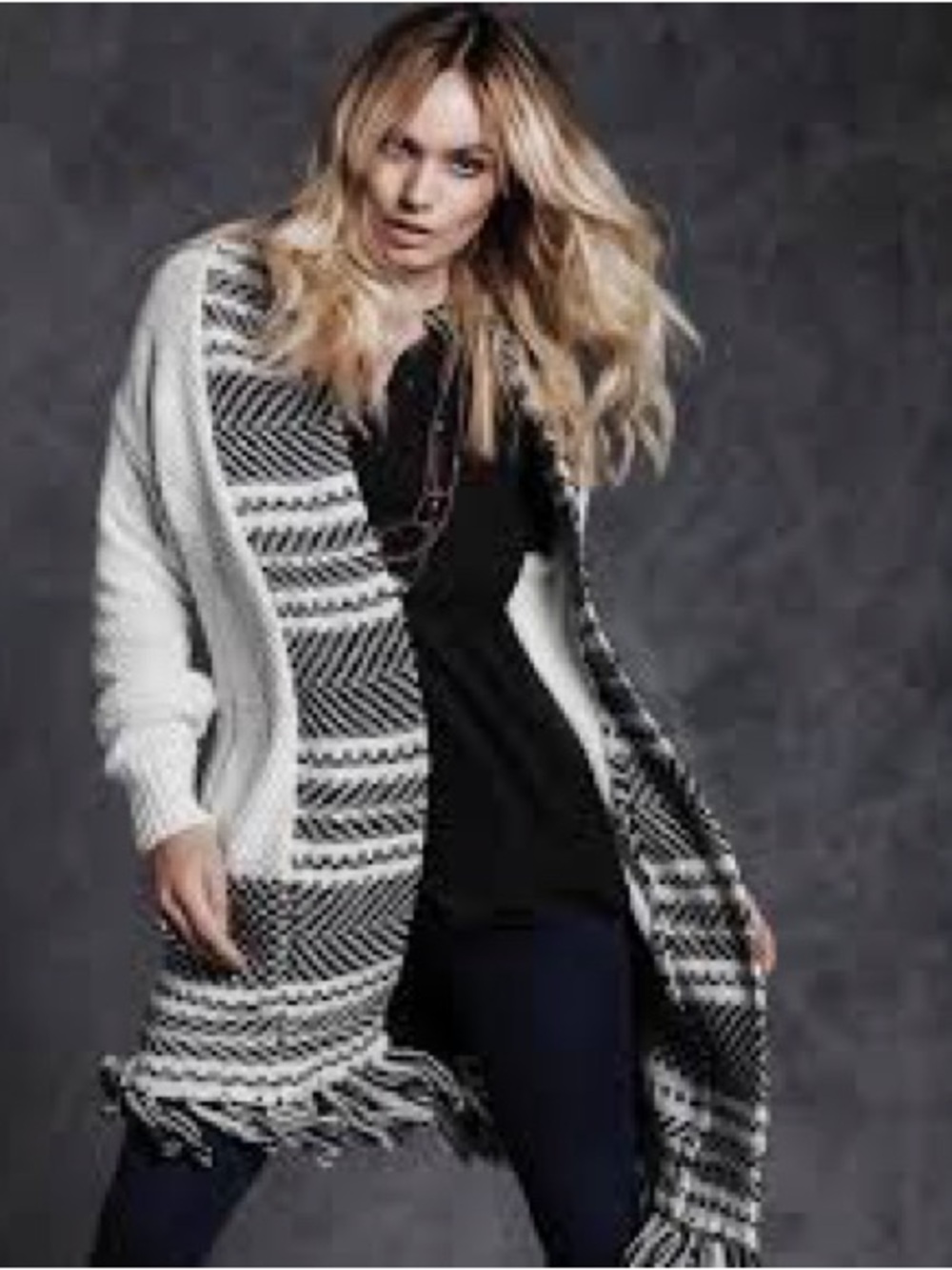 H&M White and Black Open-Knit cardigan - Picture 2 of 10